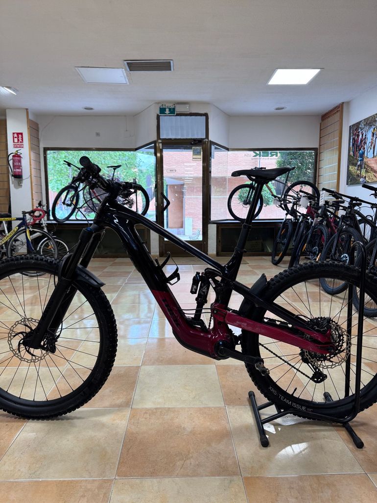 Trek Slash+ 9.7 SLX/XT 2025 2025 Mountainbike usato, Rosso — immagine 2 di 7