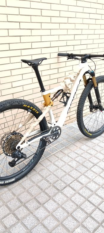Used Orbea OIZ M10 AXS 2024 2024 Mountainbike, White, 29 — image 4 of 8