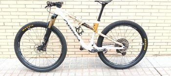 Used Orbea OIZ M10 AXS 2024 2024 Mountainbike, White, 29 — image 1 of 8