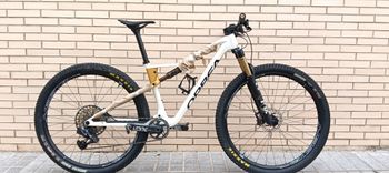 Used Orbea OIZ M10 AXS 2024 2024 Mountainbike, White, 29 — image 2 of 8