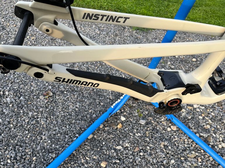 Used Rocky Mountain Instinct Frameset 2024 Mountainbike, Light Gray — image 6 of 9