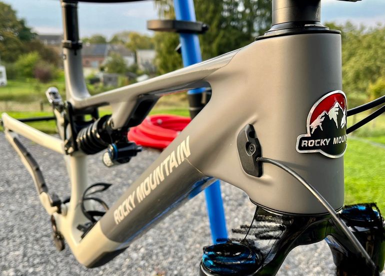 Used Rocky Mountain Instinct Frameset 2024 Mountainbike, Light Gray — image 5 of 9