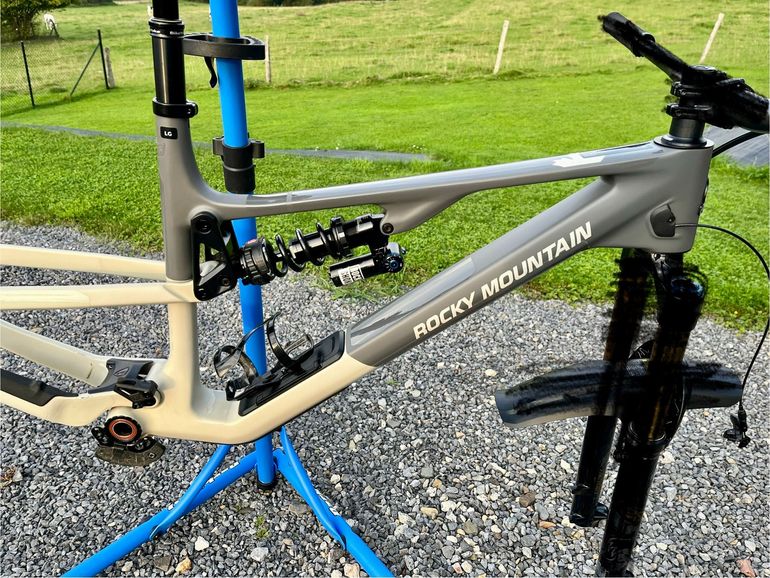 Used Rocky Mountain Instinct Frameset 2024 Mountainbike, Light Gray — image 4 of 9