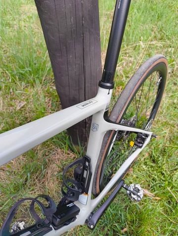 Cannondale Synapse Carbon 2 LE 2024 2024 Road & Gravel usato, Grigio chiaro — immagine 9 di 42
