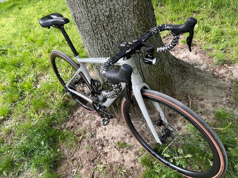 Używany Cannondale Synapse Carbon 2 LE 2024 2024 Road & Gravel — zdjęcie 2 z 12