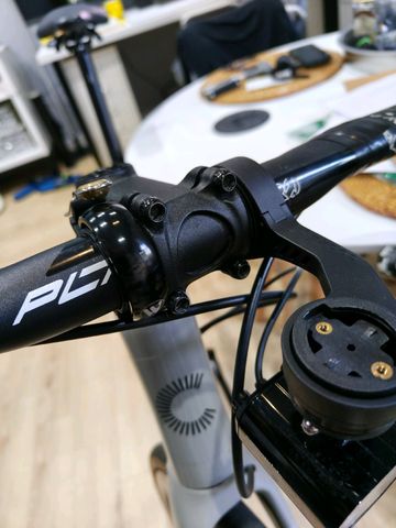Cannondale Synapse Carbon 2 LE 2024 2024 Road & Gravel usato, Grigio chiaro — immagine 26 di 42