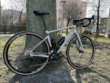 Cannondale Synapse Carbon 2 LE 2024 2024 Road & Gravel usato, Grigio chiaro — immagine 34 di 42