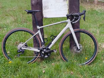 Cannondale Synapse Carbon 2 LE 2024 2024 Road & Gravel usato, Grigio chiaro — immagine 1 di 42