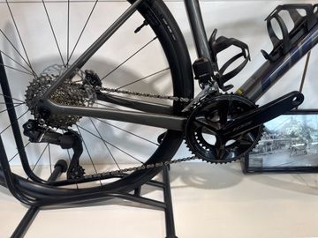 Tweedehands Giant Defy Advanced 2 2024 Road & Gravel — afbeelding 2 van 5