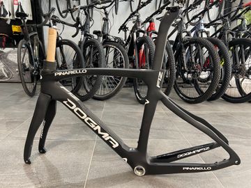 Używany Pinarello Dogma F12 Disk Frameset 2021 2021 Road & Gravel — zdjęcie 2 z 3