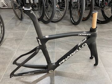 Używany Pinarello Dogma F12 Disk Frameset 2021 2021 Road & Gravel — zdjęcie 3 z 3