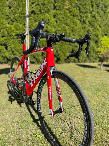 Used Trek Madone 9.0 2018 2018 Road & Gravel, Red — image 5 of 11