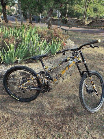 Used Mondraker Summum 2019 2019 Mountainbike, Black, 27.5 — image 1 of 13