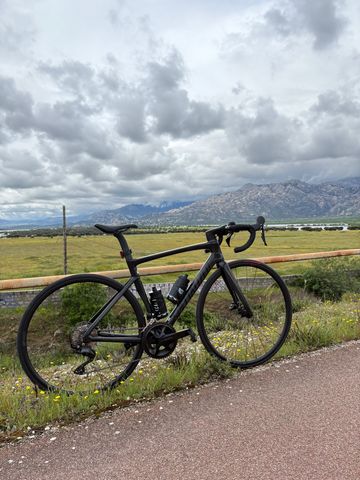 Używany Specialized Tarmac SL7 Sport - Shimano 105 2024 2024 Road & Gravel