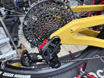 Used Deviate Highlander II R 2024 2024 Mountainbike, Orange, 29 — image 8 of 9