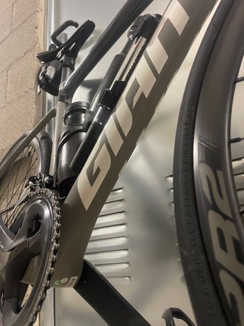 Used Giant Defy Advanced 2 2019 2019 Road & Gravel — image 9 of 11