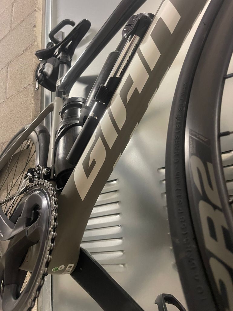 Used Giant Defy Advanced 2 2019 2019 Road & Gravel — image 9 of 11