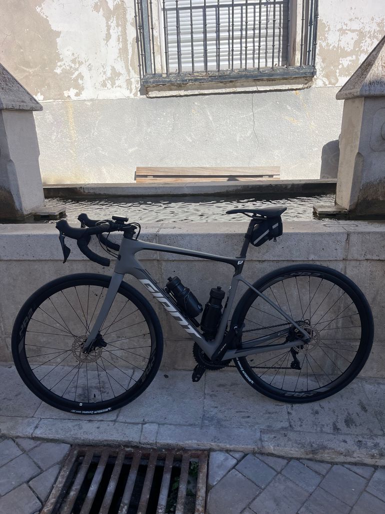 Used Giant Defy Advanced 2 2019 2019 Road & Gravel — image 1 of 11