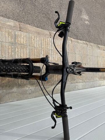 Używany Lee Cougan Crossfire 428 Air 2021 Mountainbike — zdjęcie 4 z 11