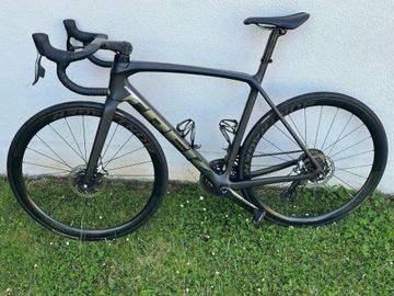 Gebrauchtes Trek Emonda SRAM Red eTap AXS 2021 Road & Gravel, Hellgrau — Bild 2 von 9