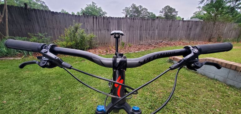 Used Specialized Camber Expert 2018 Mountainbike, Black — image 5 of 20
