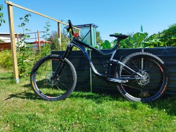 Used Giant Reign Shimano SLX 2016 Mountainbike, Black, 27.5 (650B) — image 1 of 11