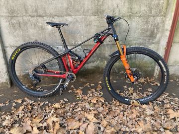 Mondraker FOXY CARBON R 2022 2022 Mountainbike usato, Nero — immagine 2 di 3