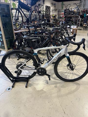 Cipollini BOND EVO SRAM RIVAL E-TAP AXS 2023 2023 Road & Gravel usato, Bianco — immagine 1 di 3