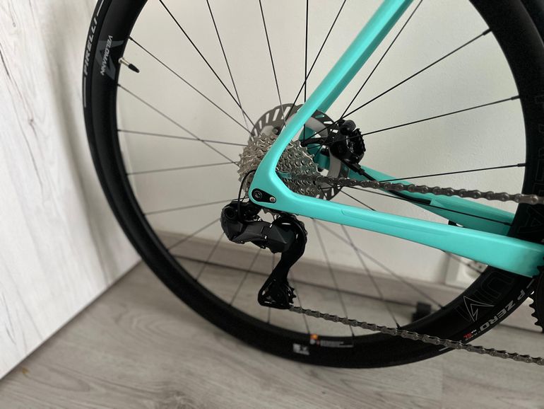 Used Bianchi Specialissima - Ultegra Di2 2022 2022 Road & Gravel, Green — image 7 of 8