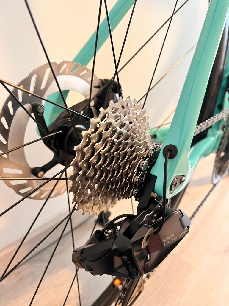 Used Bianchi Specialissima - Ultegra Di2 2022 2022 Road & Gravel, Green — image 3 of 8