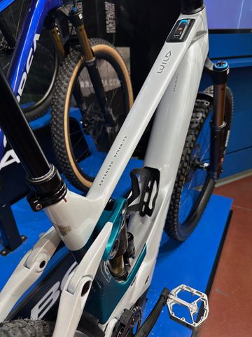 Tweedehands Orbea WILD M-TEAM 2025 2025 Mountainbike — afbeelding 2 van 7