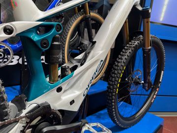 Tweedehands Orbea WILD M-TEAM 2025 2025 Mountainbike — afbeelding 3 van 7