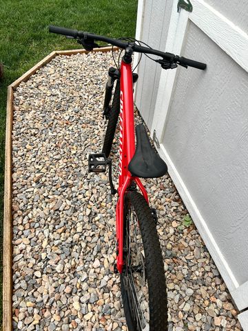 Used Specialized Rockhopper Elite 2022 2022 Mountainbike, Red, 29 — image 2 of 4