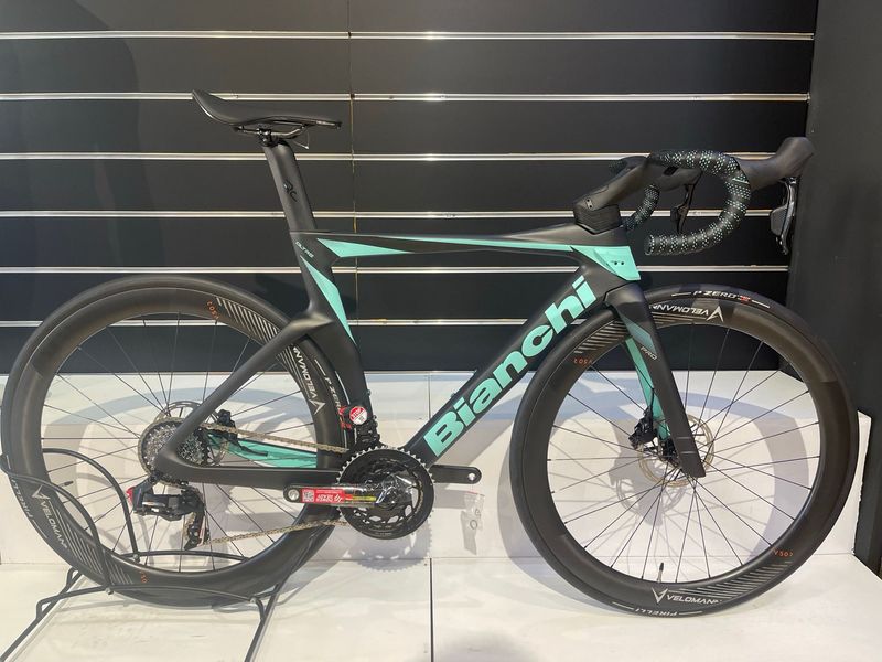Bianchi Oltre SRAM Force eTap AXS 2024 Road & Gravel d'occasion — image 1 sur 9