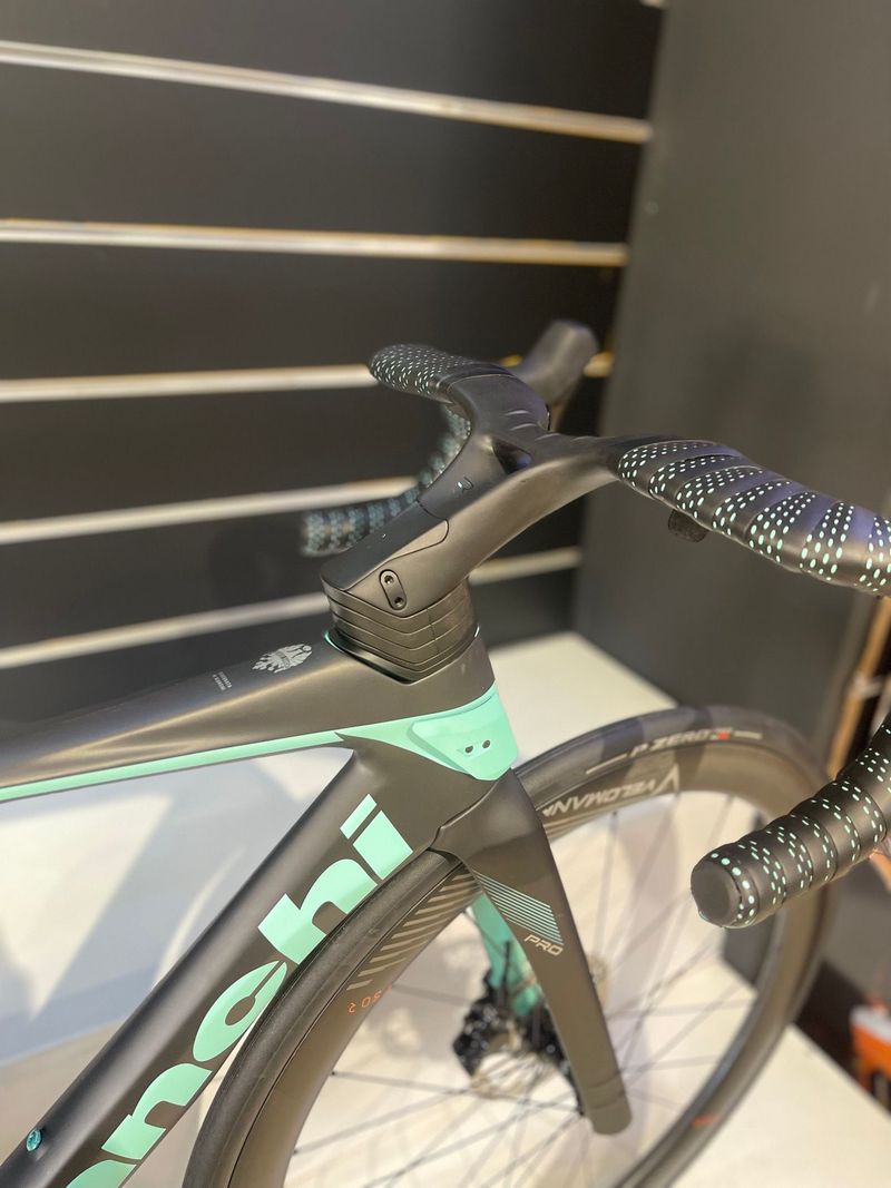 Bianchi Oltre SRAM Force eTap AXS 2024 Road & Gravel d'occasion — image 7 sur 9
