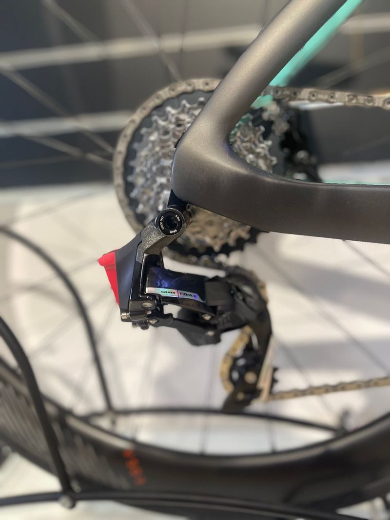 Bianchi Oltre SRAM Force eTap AXS 2024 Road & Gravel d'occasion — image 5 sur 9