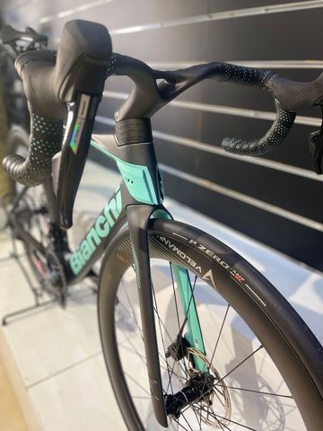 Bianchi Oltre SRAM Force eTap AXS 2024 Road & Gravel d'occasion — image 3 sur 9
