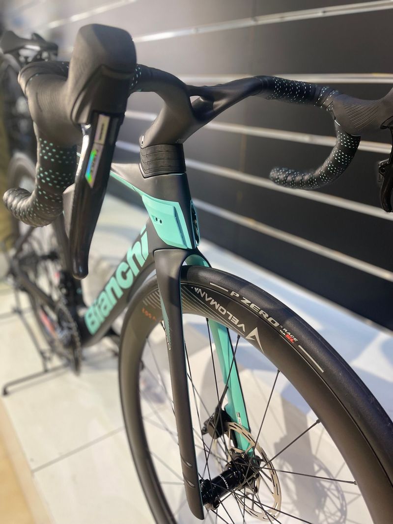 Bianchi Oltre SRAM Force eTap AXS 2024 Road & Gravel d'occasion — image 3 sur 9