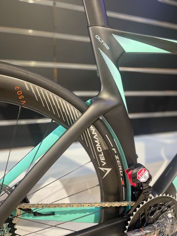 Bianchi Oltre SRAM Force eTap AXS 2024 Road & Gravel d'occasion — image 6 sur 9
