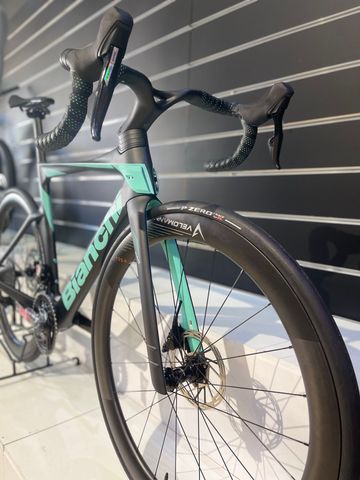 Bianchi Oltre SRAM Force eTap AXS 2024 Road & Gravel d'occasion — image 4 sur 9
