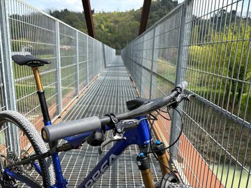 Orbea Oiz SRAM X0 Eagle AXS (T-Type) 2024 Mountainbike usato, Blu — immagine 2 di 4