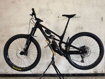 Tweedehands Canyon Spectral 29 CF 7 2022 2022 Mountainbike — afbeelding 1 van 12