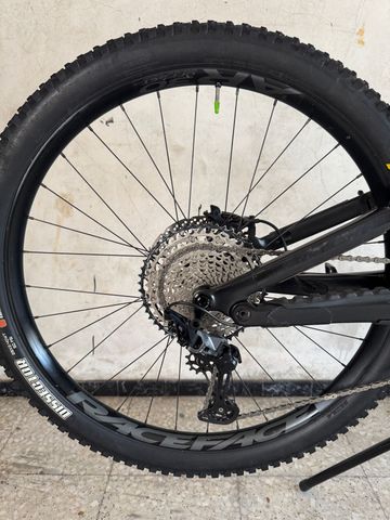 Tweedehands Canyon Spectral 29 CF 7 2022 2022 Mountainbike — afbeelding 10 van 12