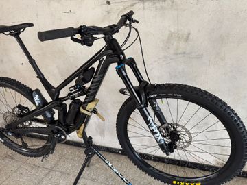 Tweedehands Canyon Spectral 29 CF 7 2022 2022 Mountainbike — afbeelding 4 van 12