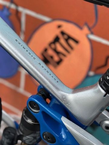 Used Orbea WILD M-TEAM 2025 2025 Mountainbike, Light Gray, 29 — image 10 of 11