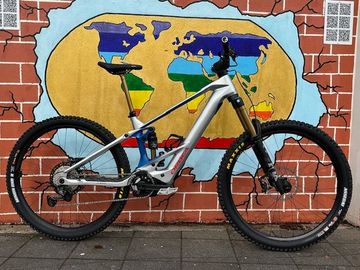Used Orbea WILD M-TEAM 2025 2025 Mountainbike, Light Gray, 29 — image 1 of 11