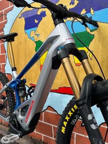 Used Orbea WILD M-TEAM 2025 2025 Mountainbike, Light Gray, 29 — image 2 of 11
