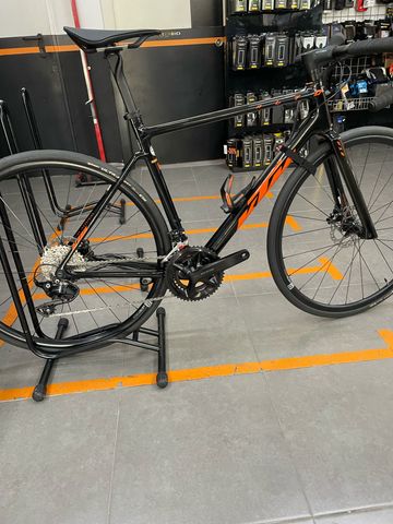 KTM Revelator Shimano 105 2023 Road & Gravel usato, Nero — immagine 1 di 4