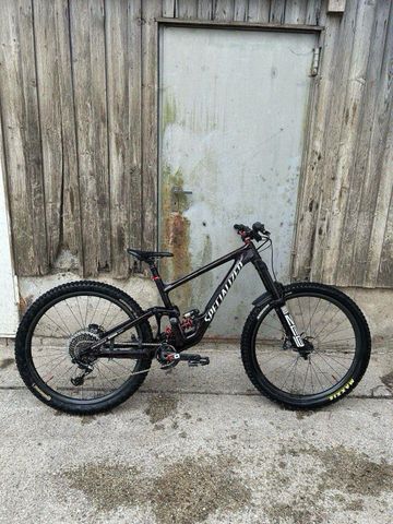 Used Specialized Enduro Expert 2020 2020 Mountainbike, Red, 29 — image 1 of 9