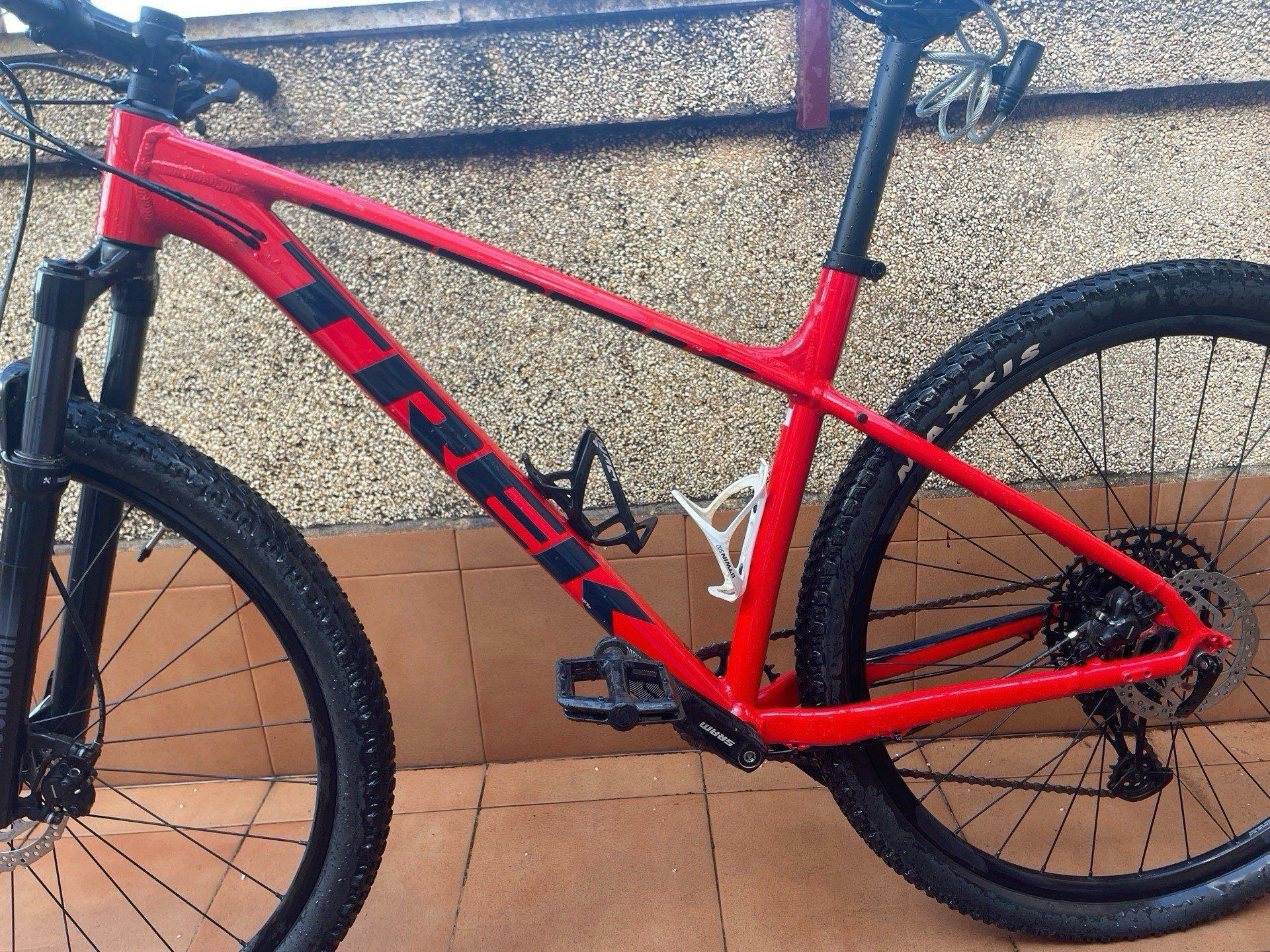 トレックマーリン8 2022モデル　Lサイズ 室内保管の中古美品 トレックマーリン8 2022モデル Lサイズ 室内保管の中古美品 2022